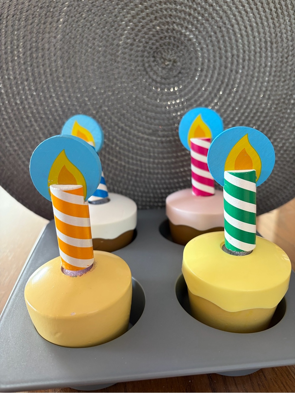 GUC Melissa & Doug Wooden Party Cupcake Toys - Colorful Candle Play Set
